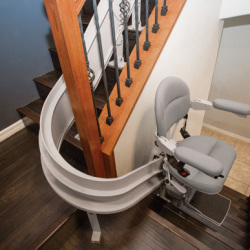 bruno-elite-curved-stairlift